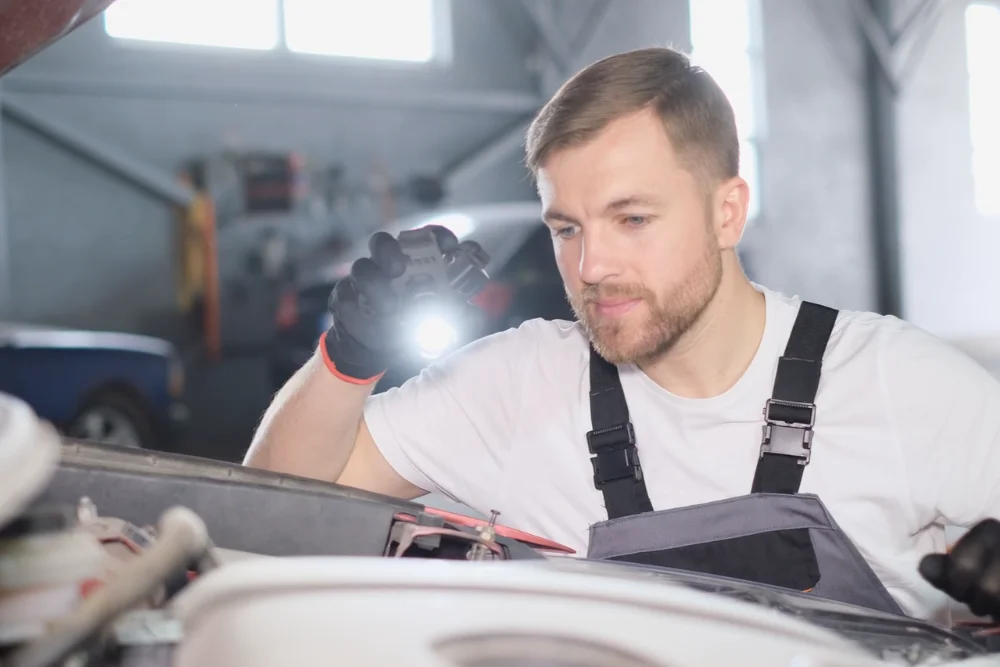 Autoreparatur vor Verkauf prüfen